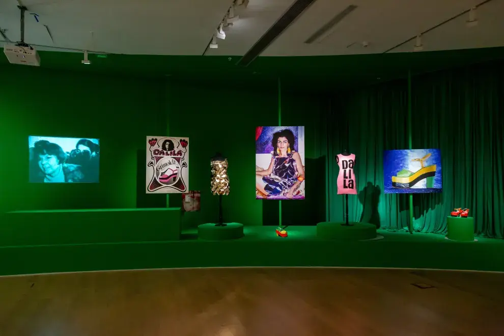 La muestra sobre la obra de Dalia Puzzovio está curada por Pino Monkes y Patricio Orellana.
