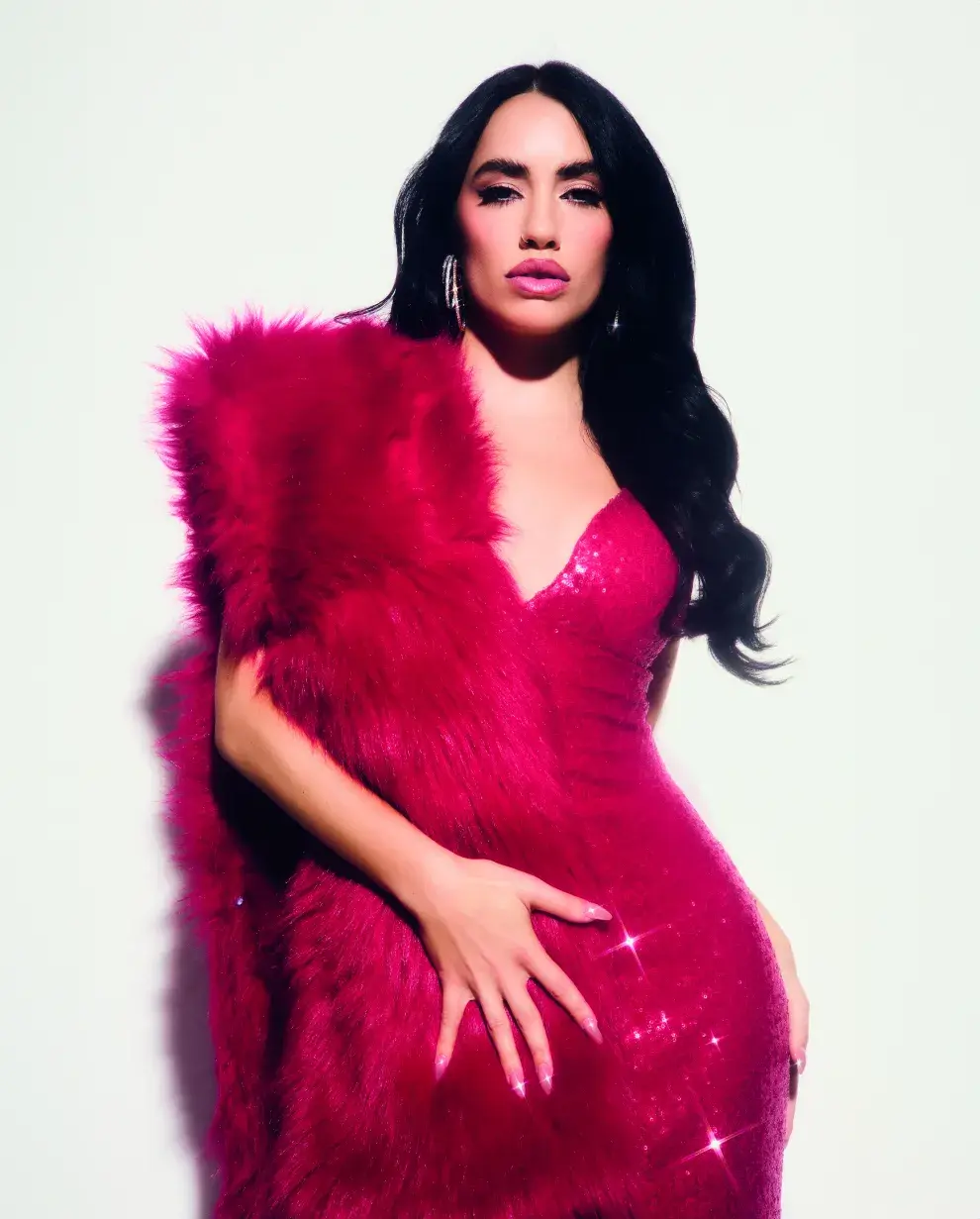 Lali vestida a lo diva de Hollywood para la producción de fotos de ohlala