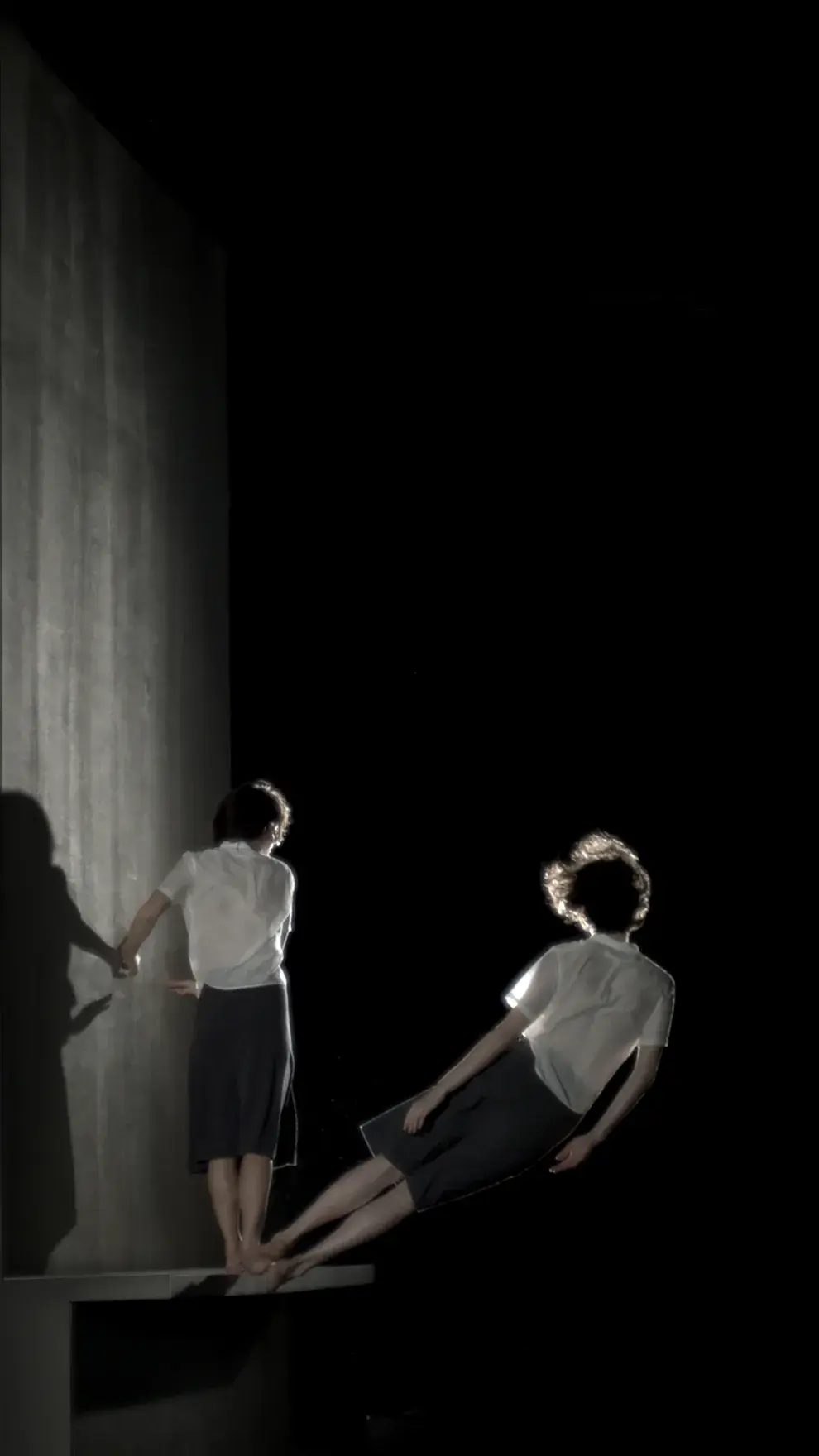 La vertiginosa obra Momentum es una videoinstalación montada sobre un andamio. 