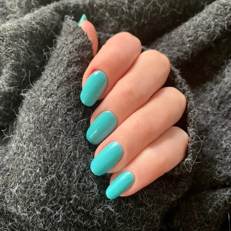 Las uñas de este color son perfectas para romper con los colores del invierno