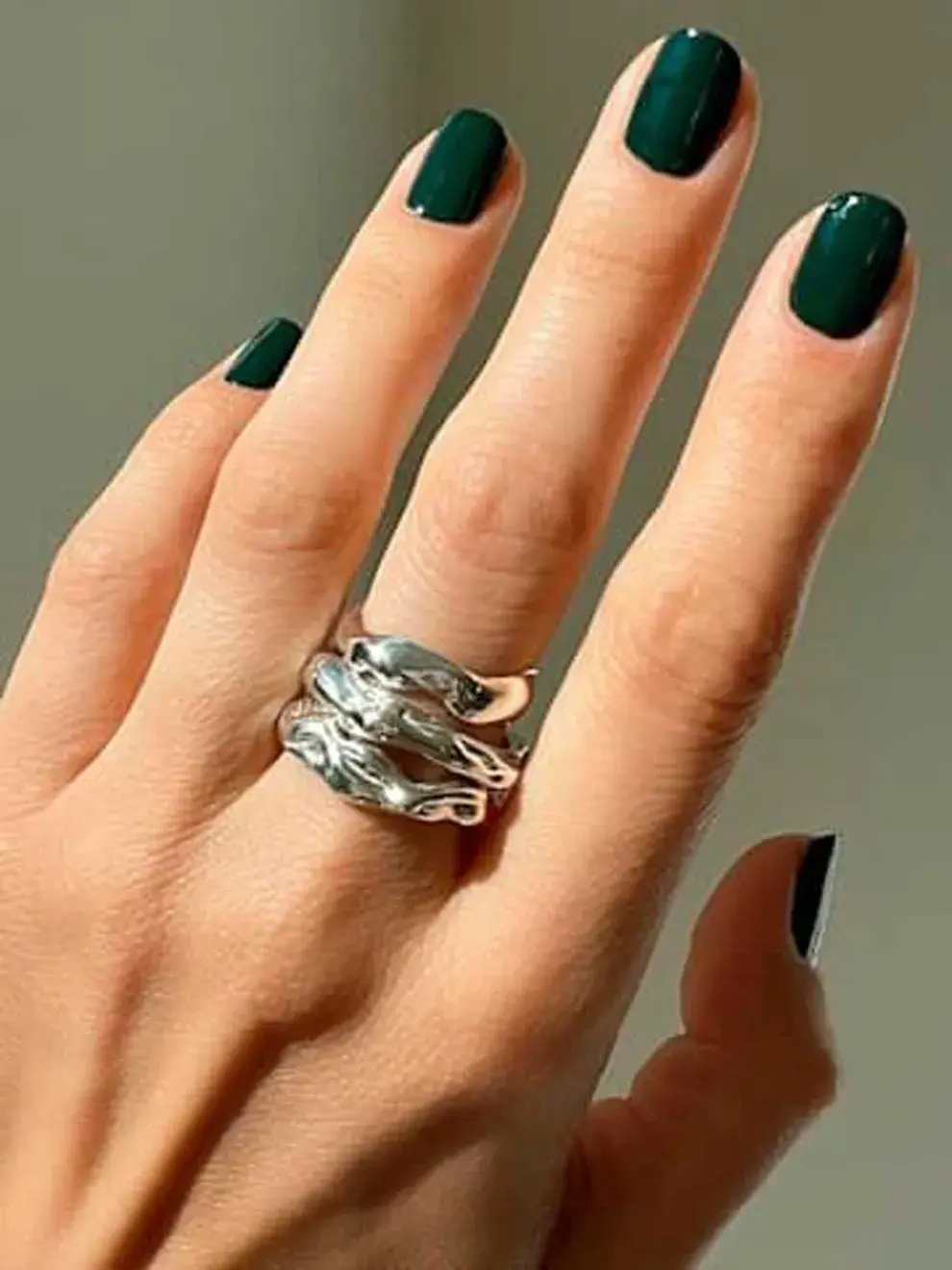El verde ingés también pica en punta en materia de nail art