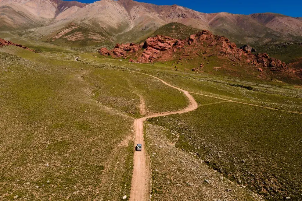 A los pies del imponente Nevado del Famatina, que domina el paisaje y le da identidad a la región, se encuentra este pueblo de 7.000 habitantes.