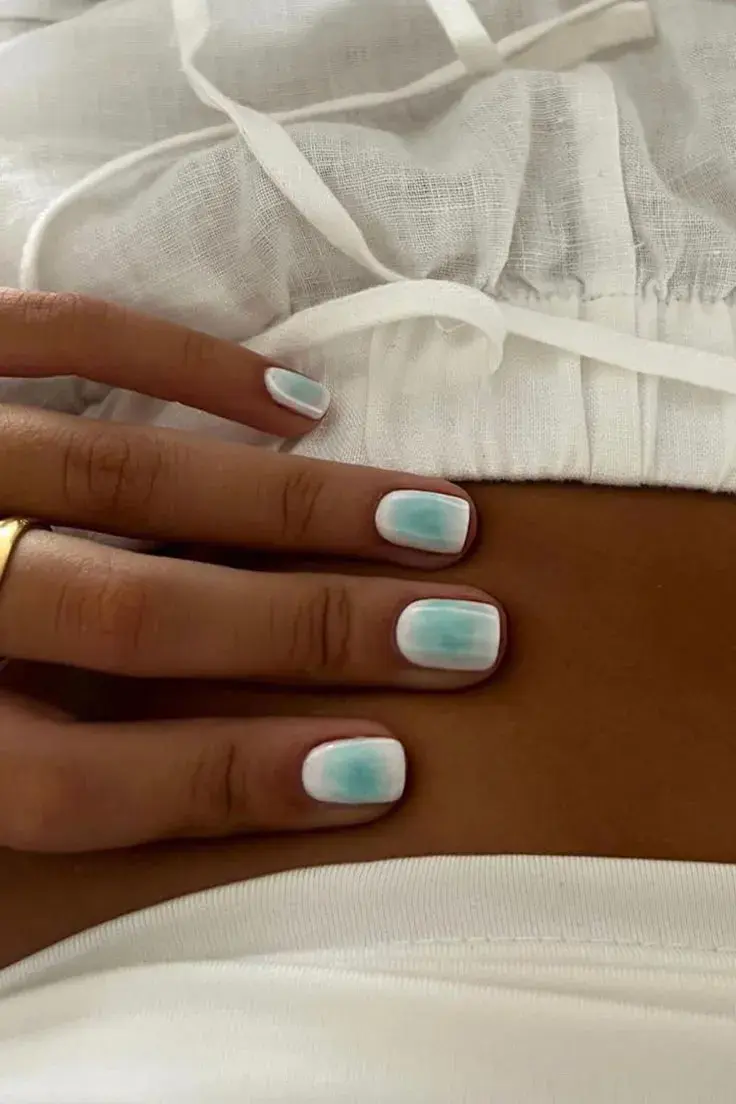 Este color queda perfecto con el blanco. Así podrás lograr un diseño aura muy original.