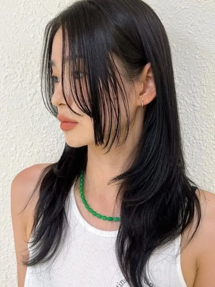 Este corte se caracteriza por dos mechones de pelo más cortos adelante