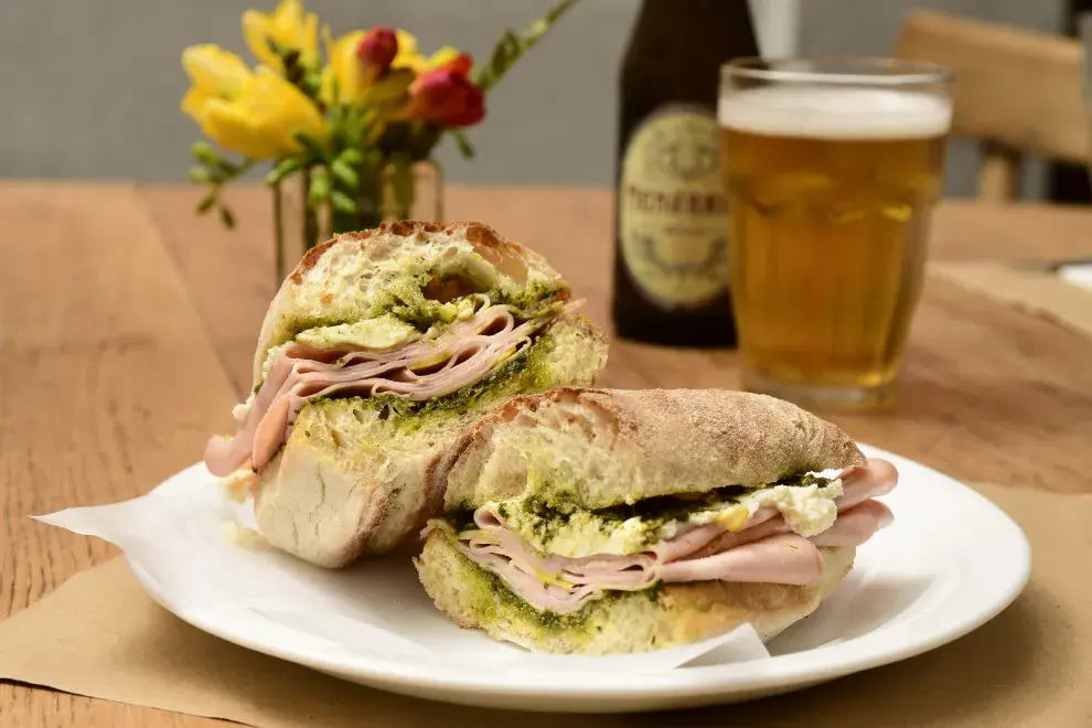 La ruta del sándwich: paradas irresistibles para probar originales versiones en CABA