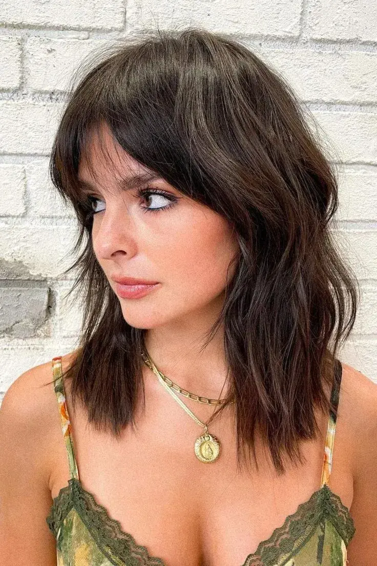 Este corte le da mucho movimiento al look.