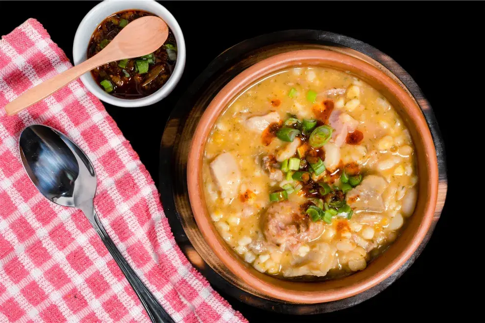 Locro, pastelitos y empanadas: estos son los menúes patrios para celebrar el 25 de Mayo