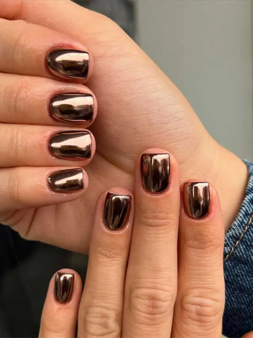 Con efecto cromado, otra propuesta para un look de noche