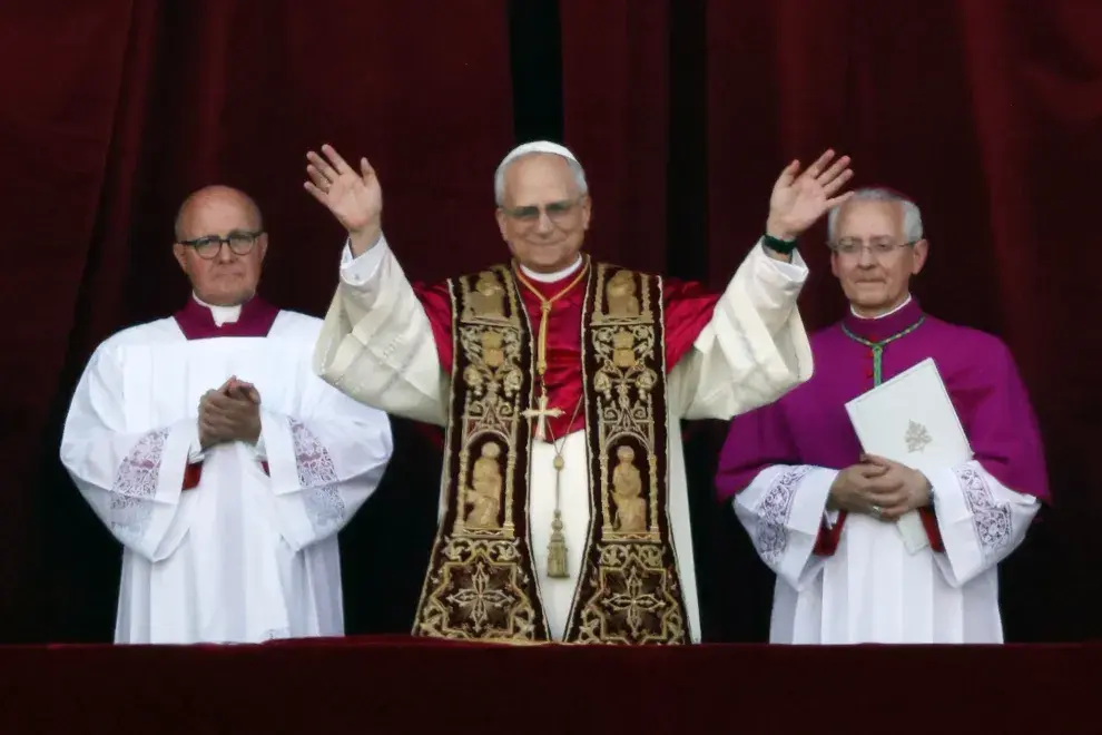 El papa Leon XIV con su estola papal