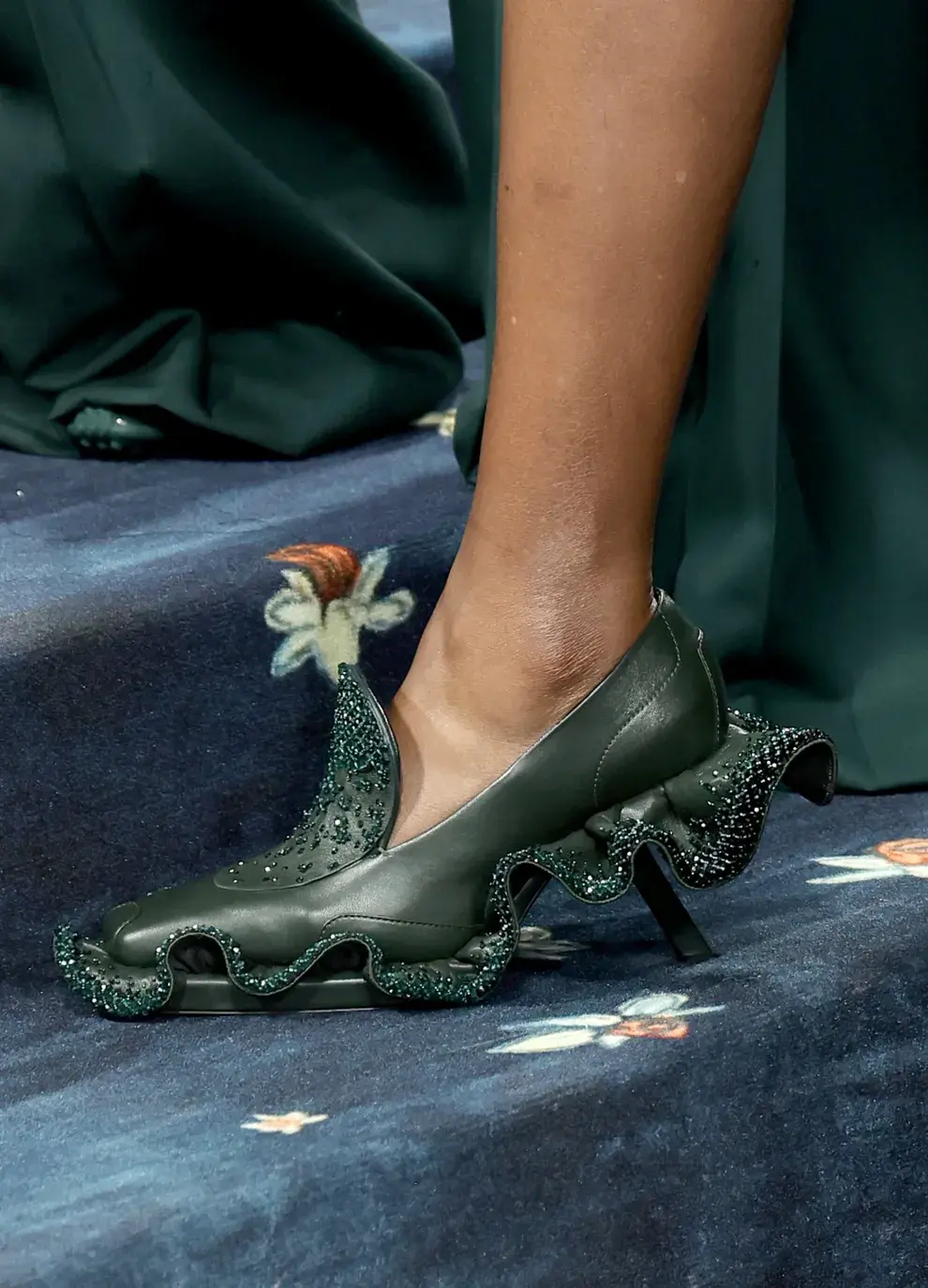Los zapatos con pedrería y volados de Lacoste que usó Venus Williams en la MET Gala 2025