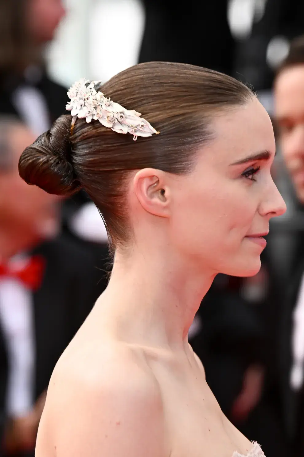 Rooney Mara con su peinado: rodete y aplique.