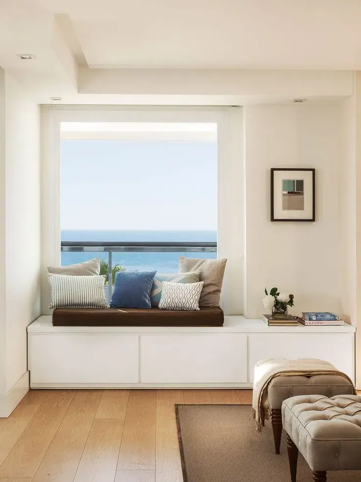 Cómo aprovechar al máximo los espacios debajo de las ventanas: ideas simples sin gastar de más