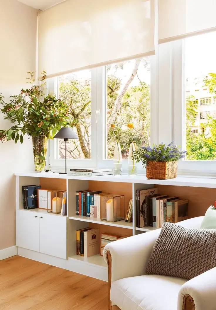 Cómo aprovechar al máximo los espacios debajo de las ventanas: ideas simples sin gastar de más