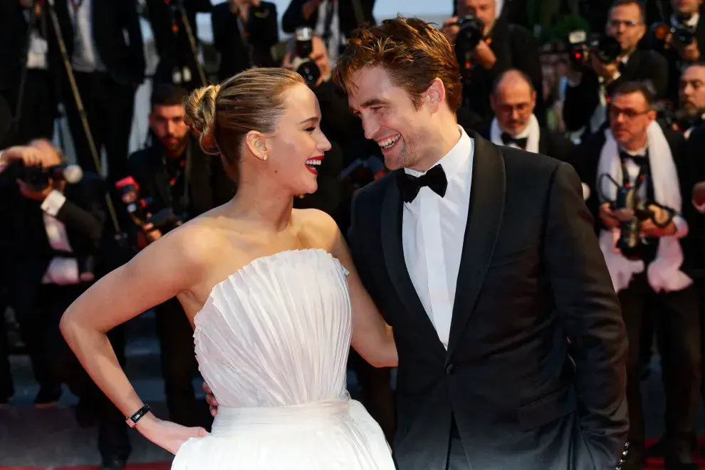 Jennifer Lawrence y Robert Pattinson presentan Die My Love en Cannes 2025.