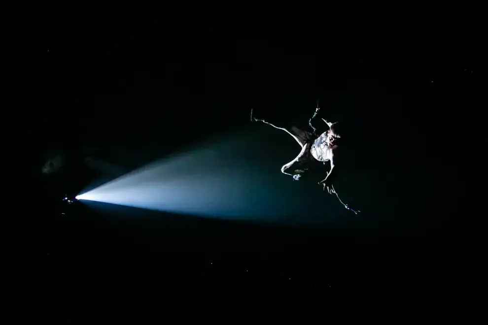 La danza aérea propone explorar los espacios desde otra perspectiva.