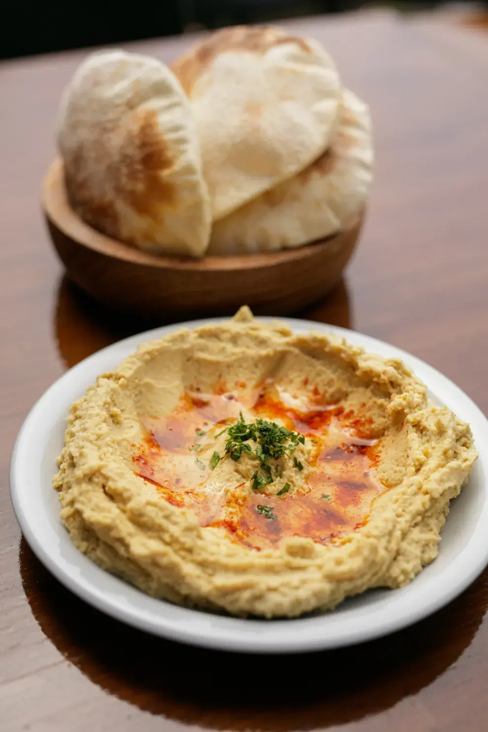 el hummus es mucho más que una pasta de garbanzos. Este plato icónico de Medio Oriente