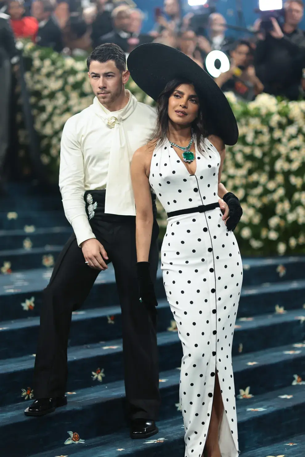 Nick Jonas y Priyanka Chopra Jonas en la Met Gala 2025.
