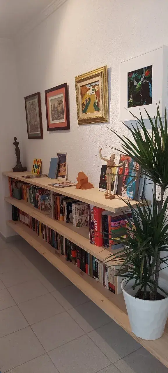 Ideas económicas para transformar pasillos oscuros en un lugar creativo