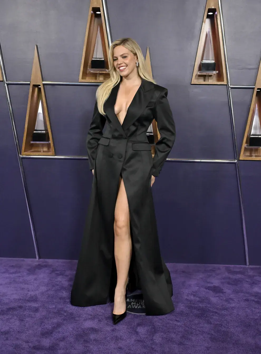 Reneé Rapp en la red carpet de los AMAs, American Music Awards 2025.