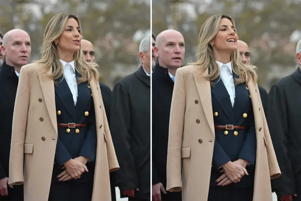 María Belén Ludueña con un look clásico y elegante en azul y camel