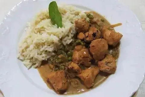 Pollo Thai con arroz blanco