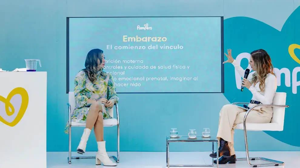 Mai Pistiner junto a la pediatra Melisa Jurozdicki.