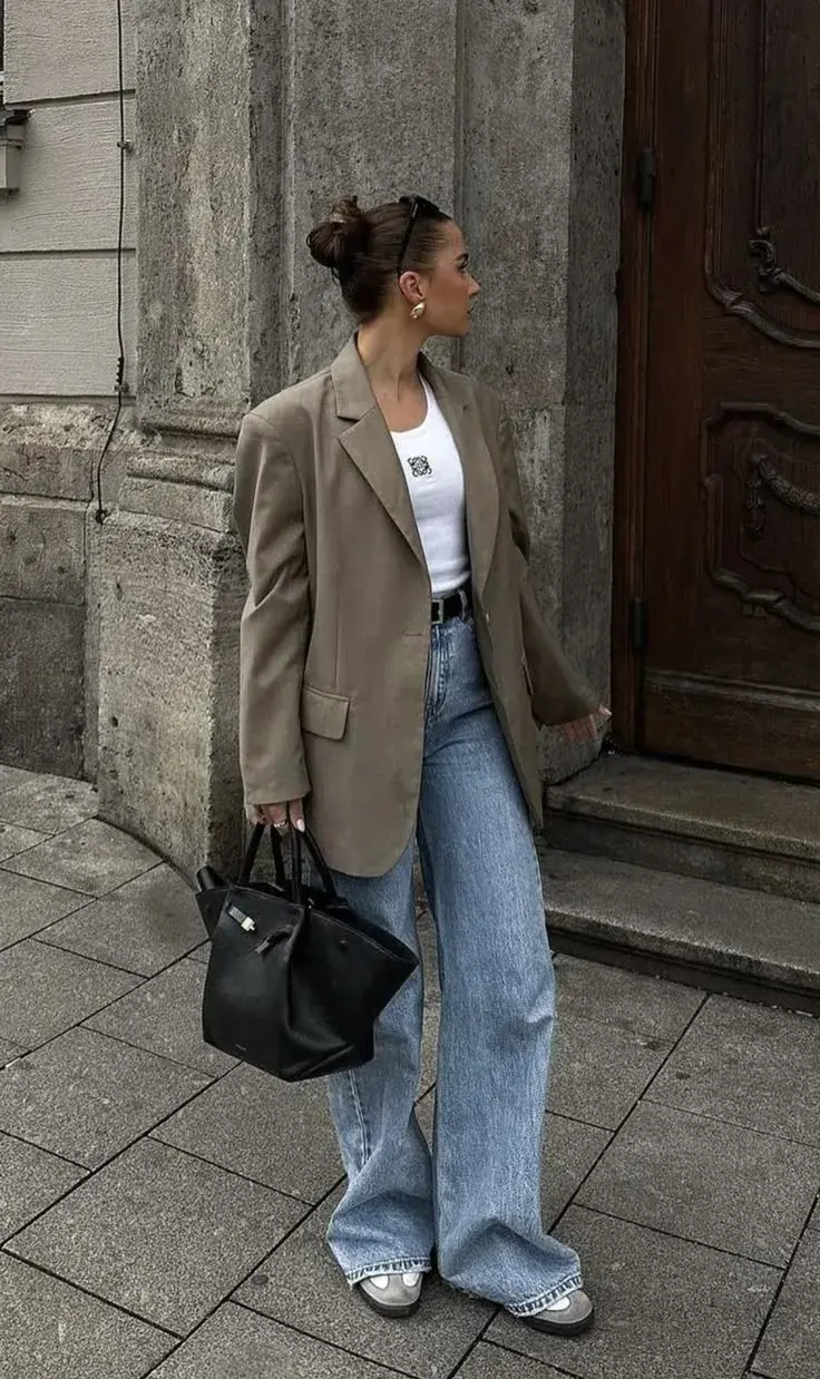 Con sweaters oversized, tapados largos, texanas o zapatillas urbanas, este modelo se adapta a cualquier estilo y momento