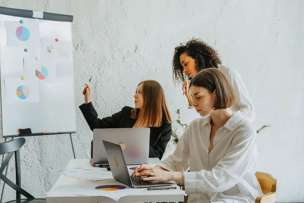 la modalidad de trabajo y la flexibilidad horaria se ubican casi al mismo nivel que el salario al momento de evaluar un nuevo empleo.