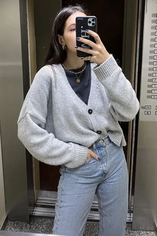 Va con todo. Es perfecto para look de oficinas o del fin de semana