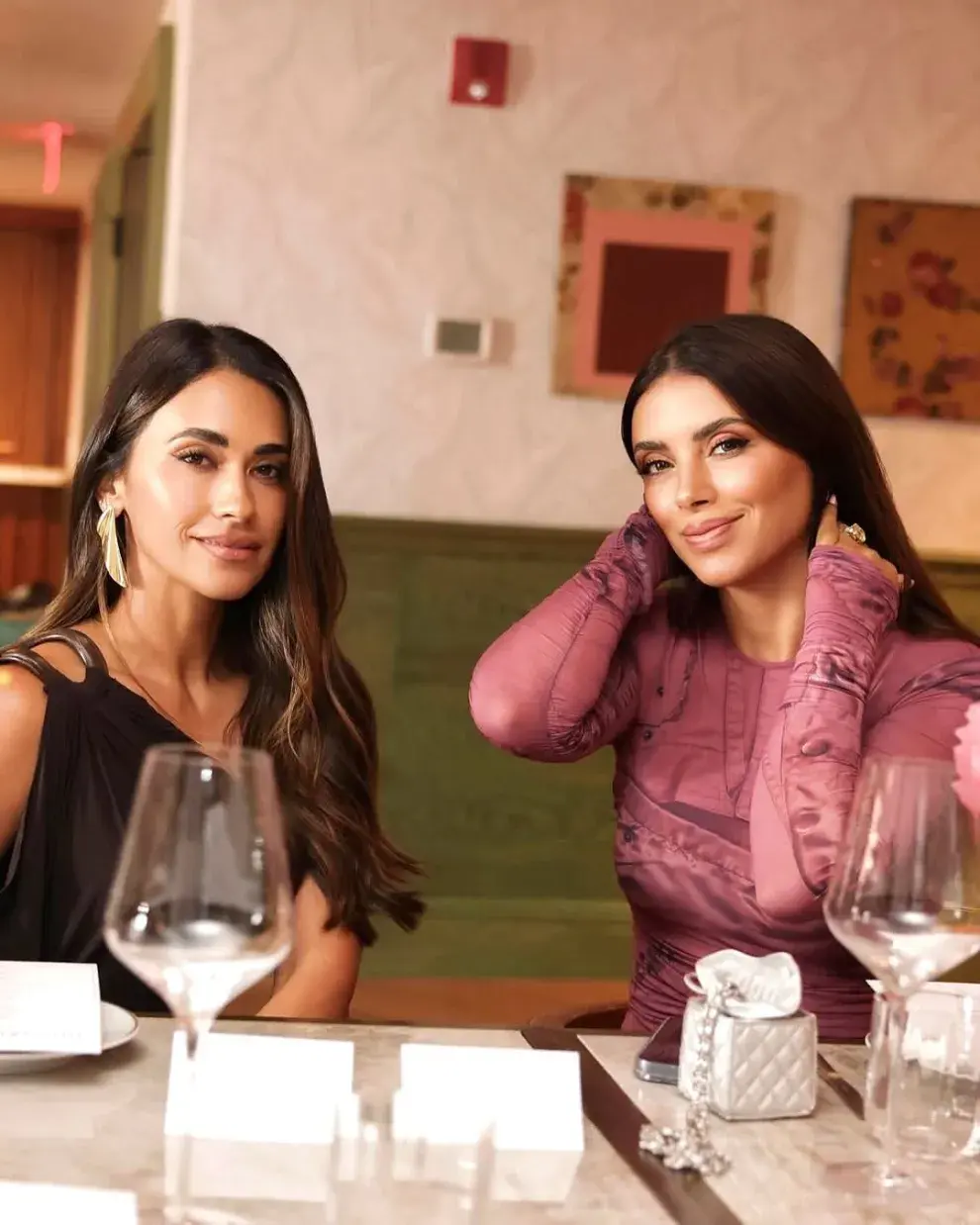 Antonela Roccuzzo y Daniella Semaan.