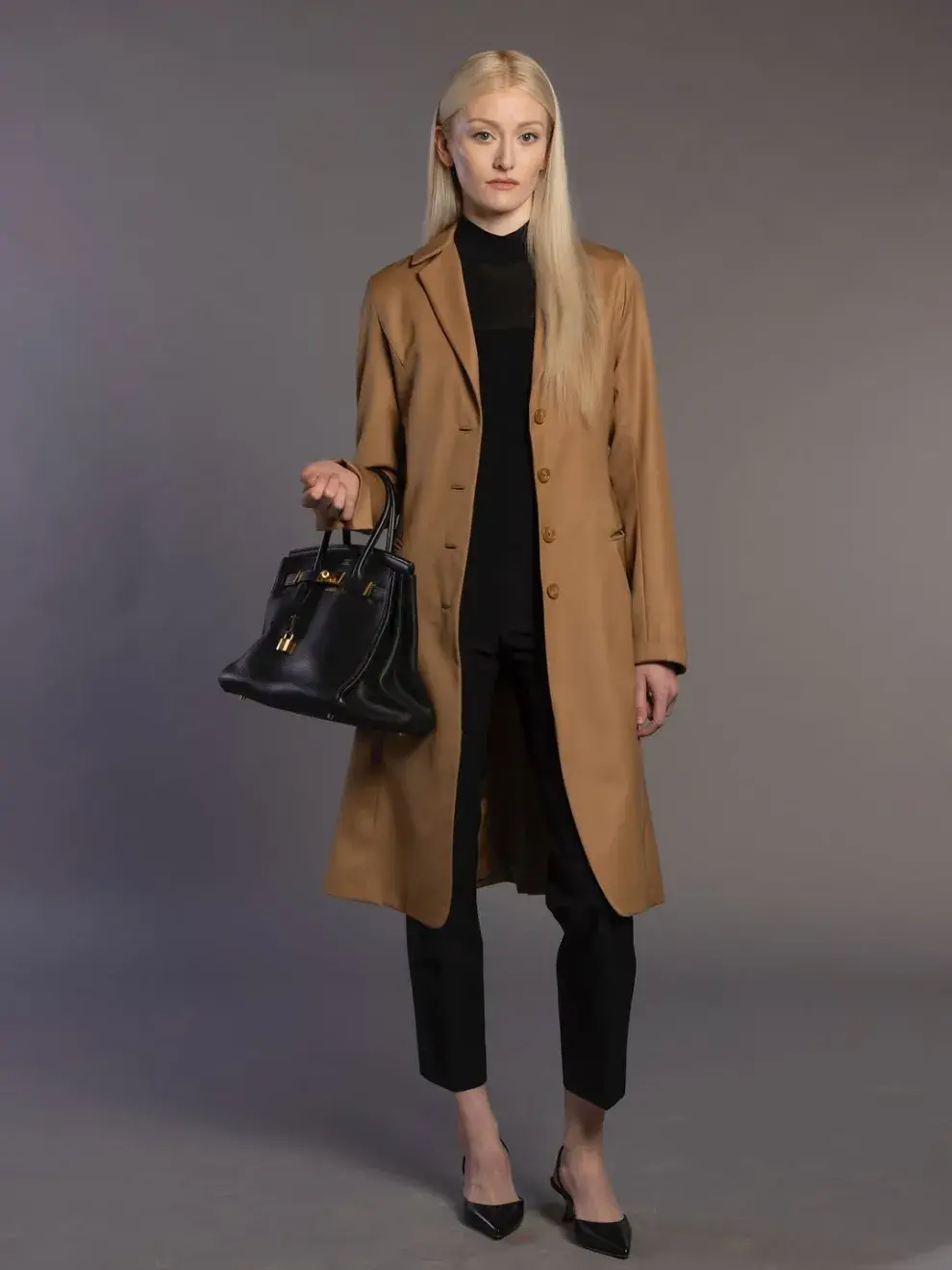 Sarah Pidgeon como Carolyn Bessette en la serie American Love Story.
