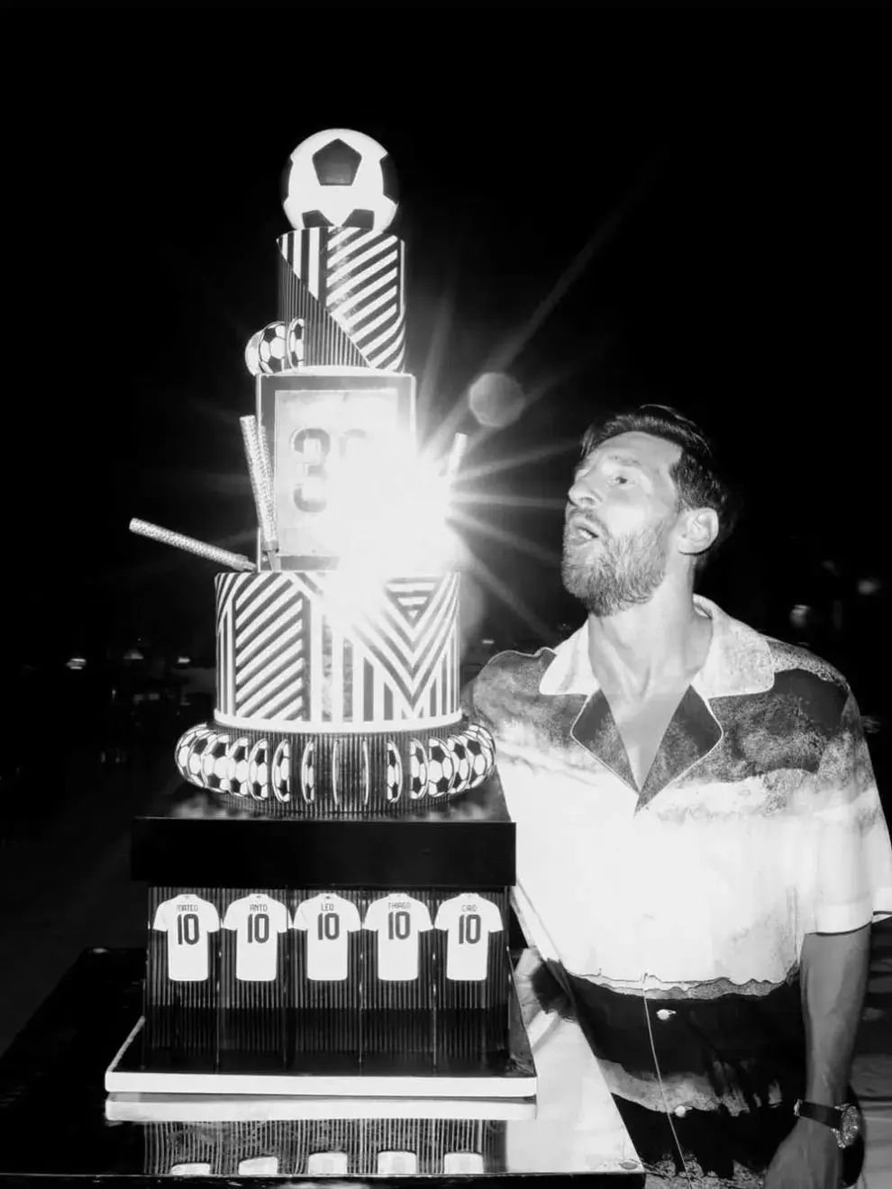 Lionel Messi y su torta de cumpleaños
