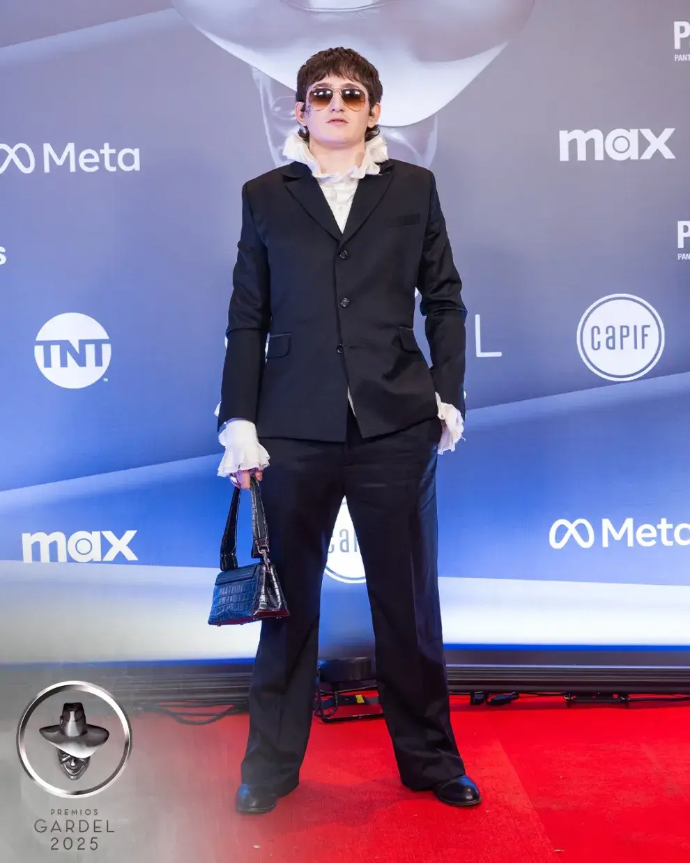 Dillom en la alfombra roja de los Premios Gardel 2025.