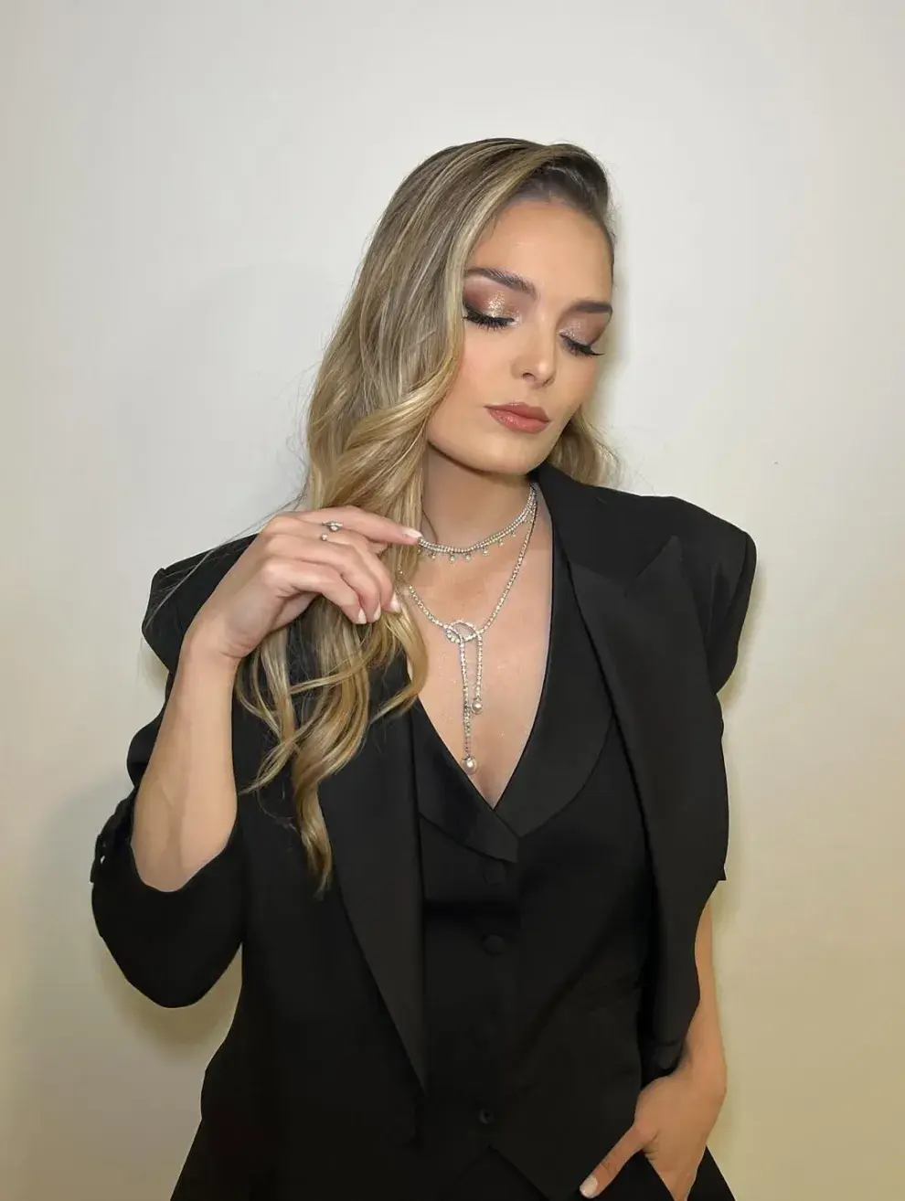 El look de Flor Otero para los Martín Fierro de Teatro 2025.