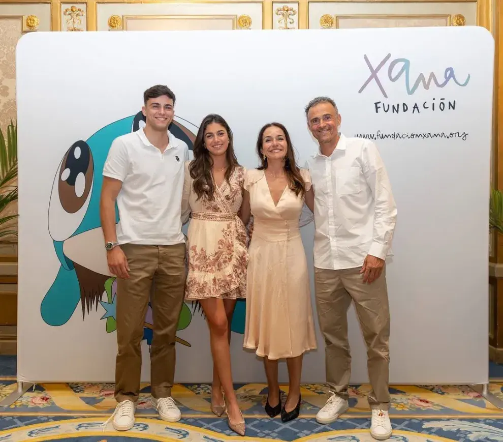 Luis Enrique, su esposa Elena Culell, y sus hijos Pacho y Sira en la Fundación Xana.olidaria de la Fundación Xana.