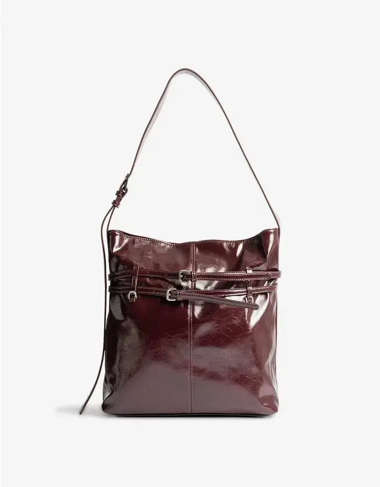 Cartera formato saca con cinturones