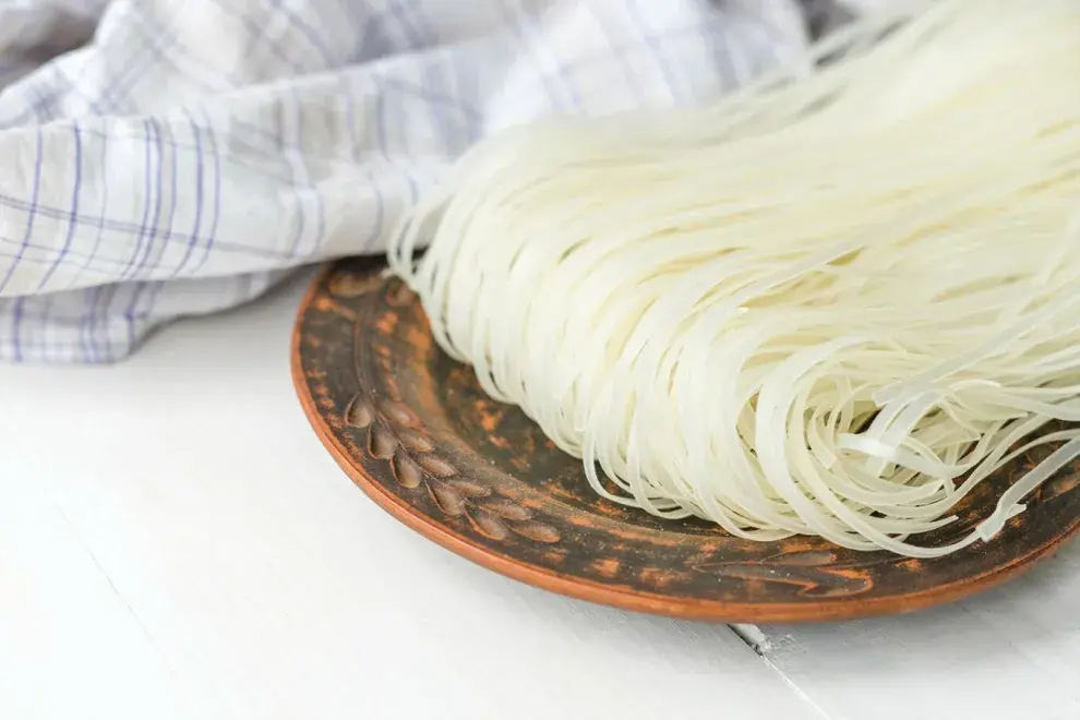 Los fideos de arroz que se usan para el ramen son los tipo vermicelis.