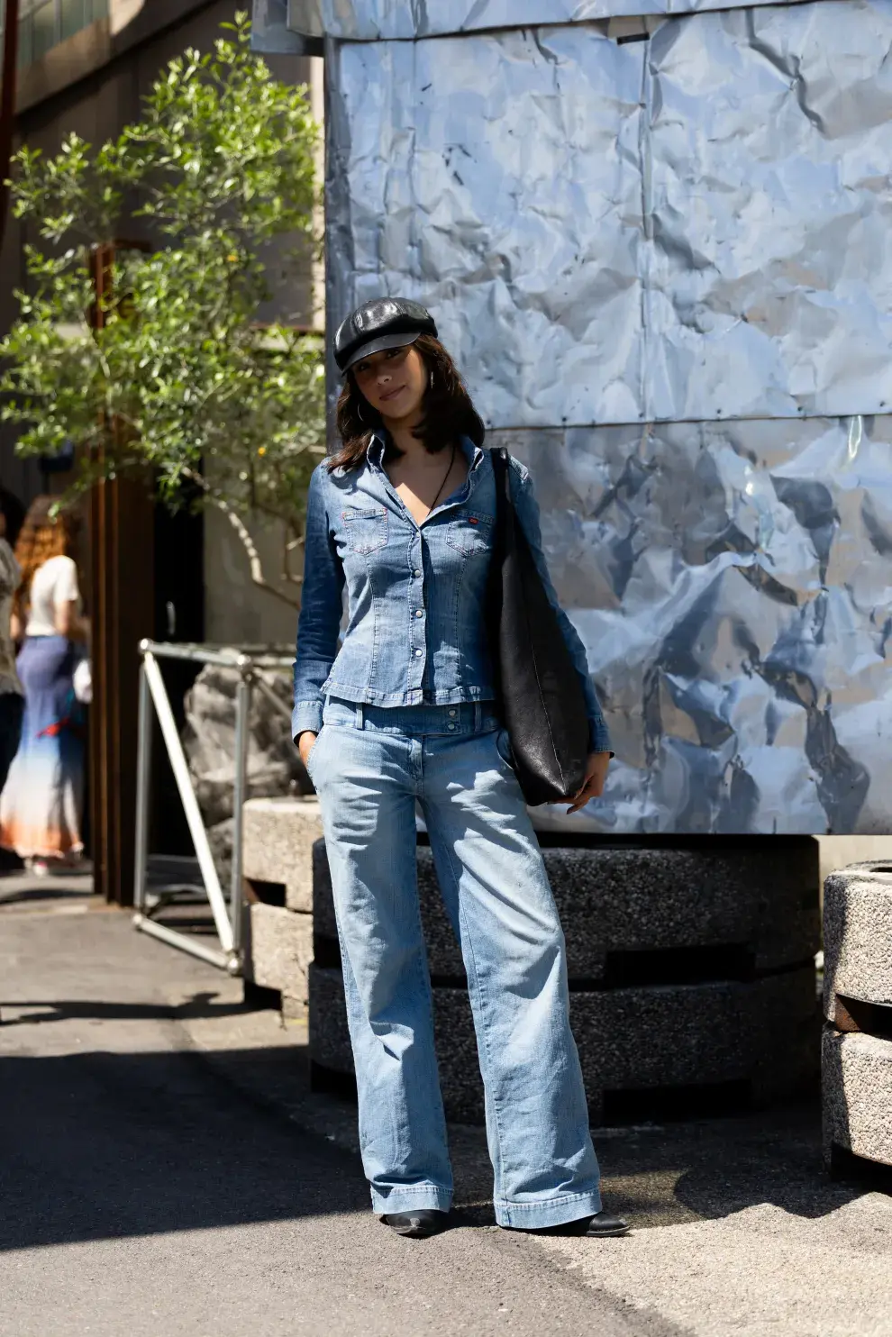 Look de streetstyle en Milan total denim