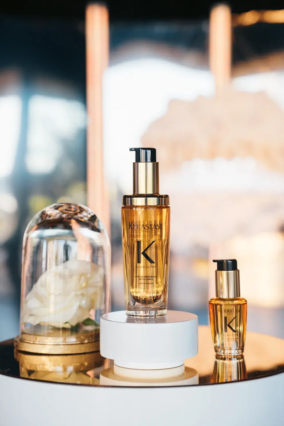 Elixir Ultime se puede combinar con cualquier rutina capilar, proporcionando nutrición y brillo, mientras el cabello permanece ultra ligero