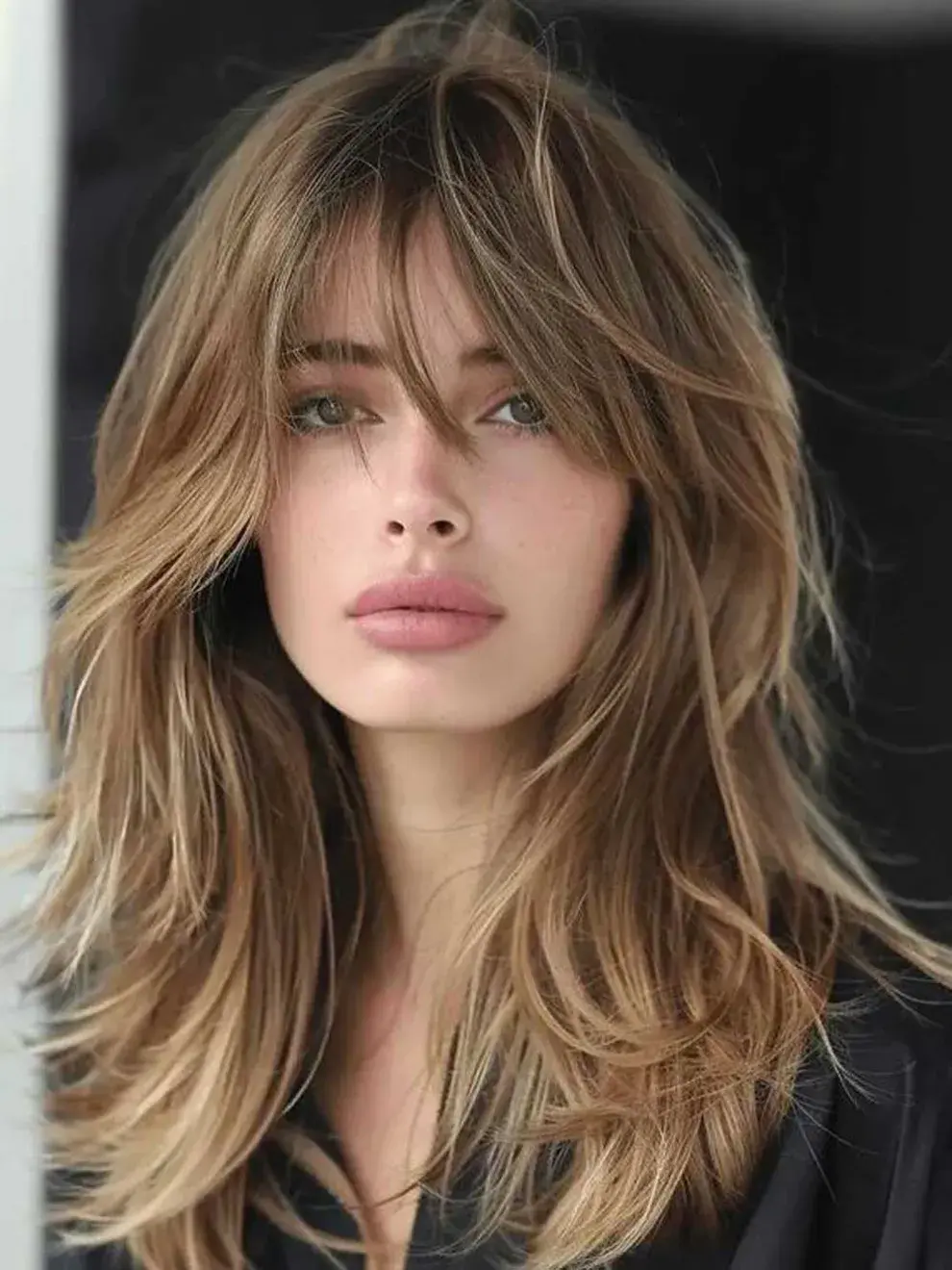 El pelo al estilo Farrah Fawcett vuelve recargado este 2025