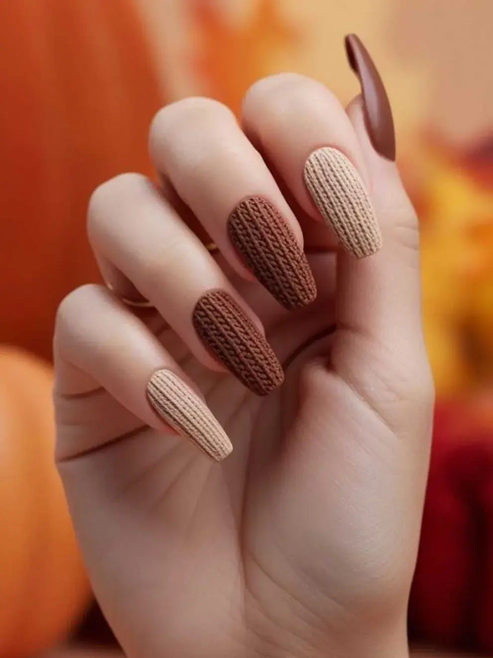 Las uñas estilo suéter son furor en este invierno