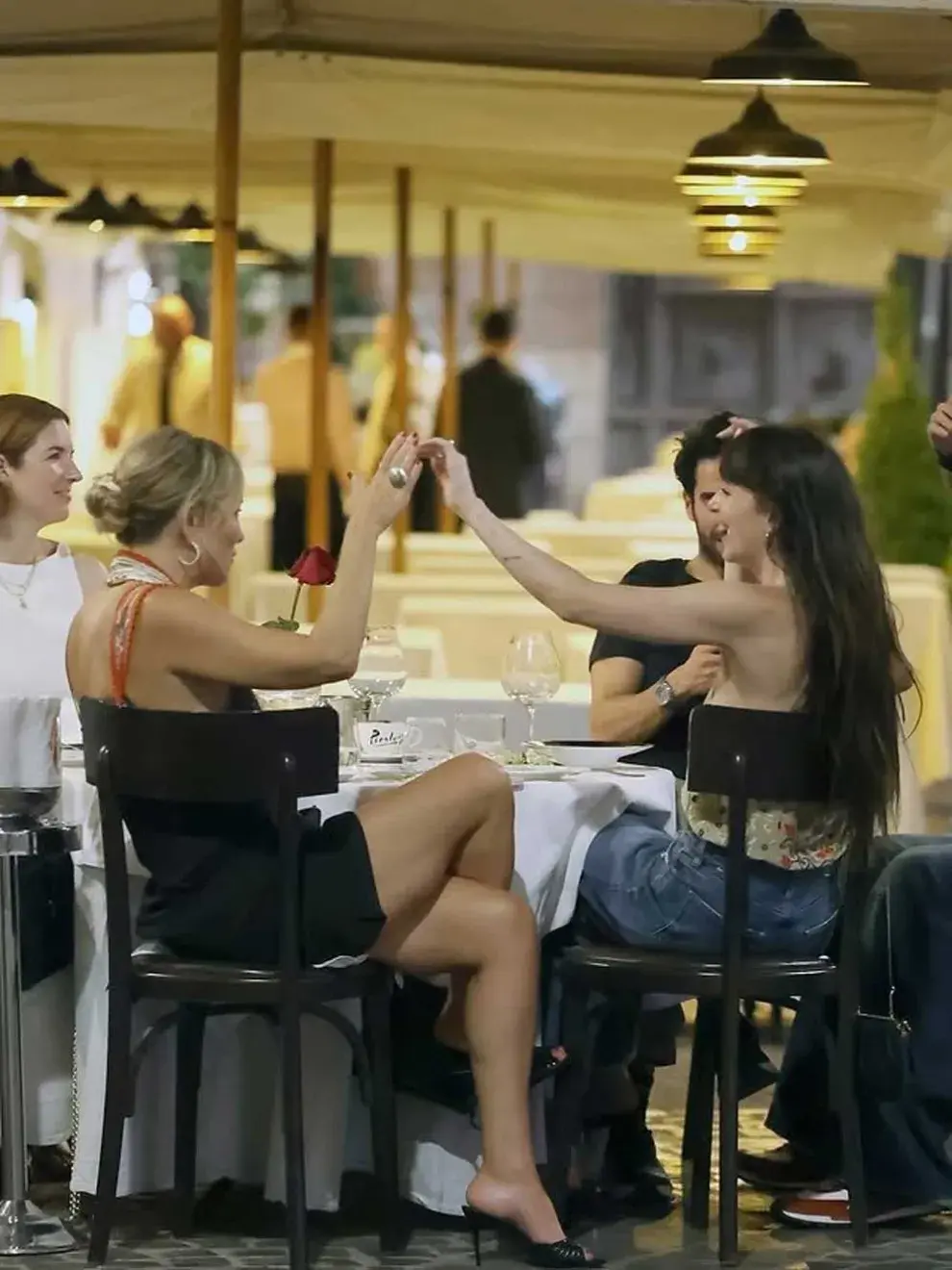 Dakota Johnson y Kate Hudson por las calles de Roma