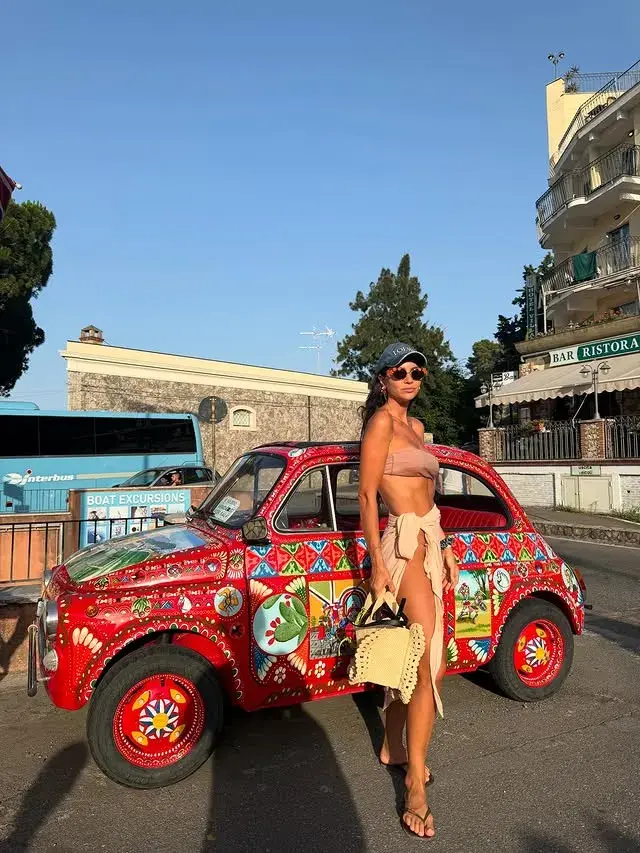 Zaira eligió la Costa Amalfitana como destino y sus redes se llenaron de color