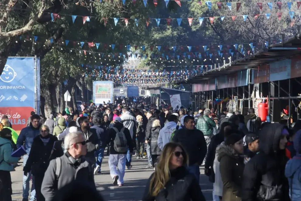 Asado, locro y empanadas en la Feria de Mataderos