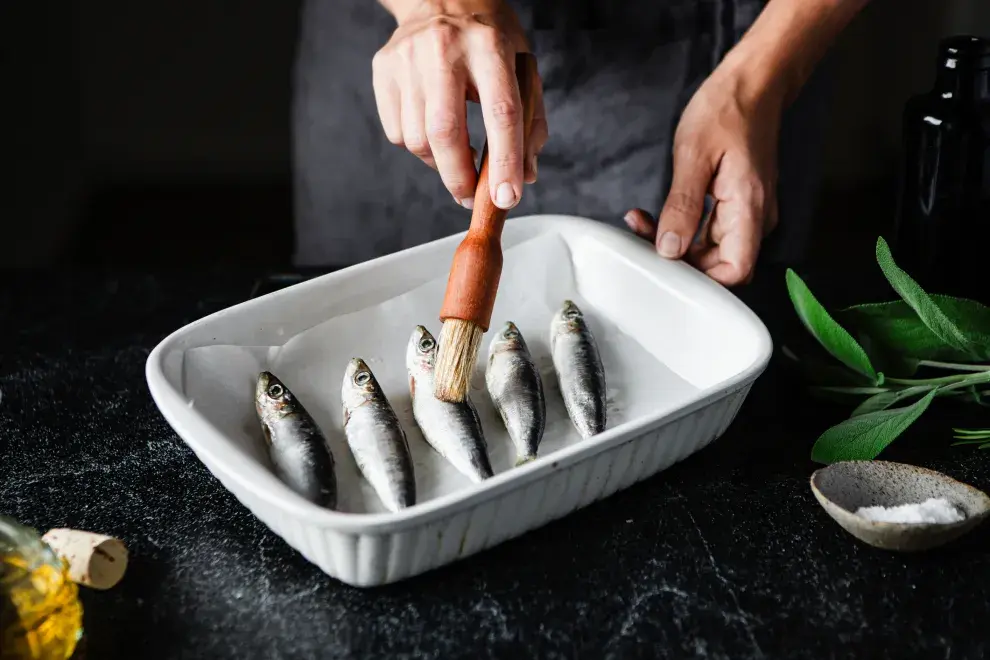 Por qué las sardinas y anchoas pueden ayudarte a vivir más, según la ciencia japonesa