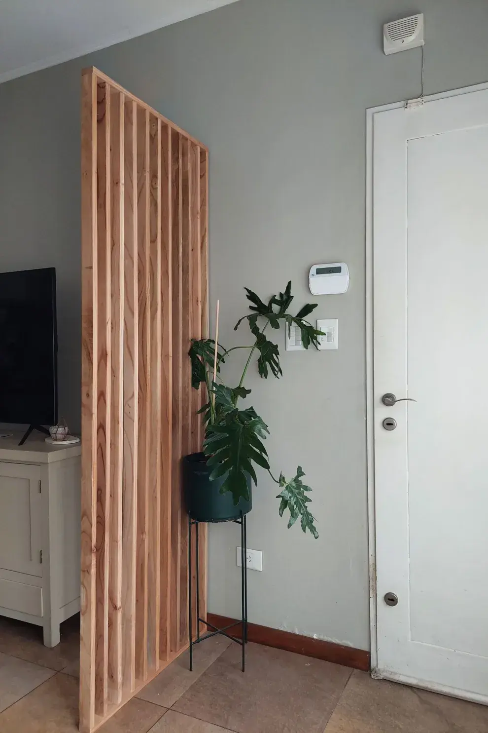 Separadores y paneles de madera: ideas simples para dividir e integrar ambientes