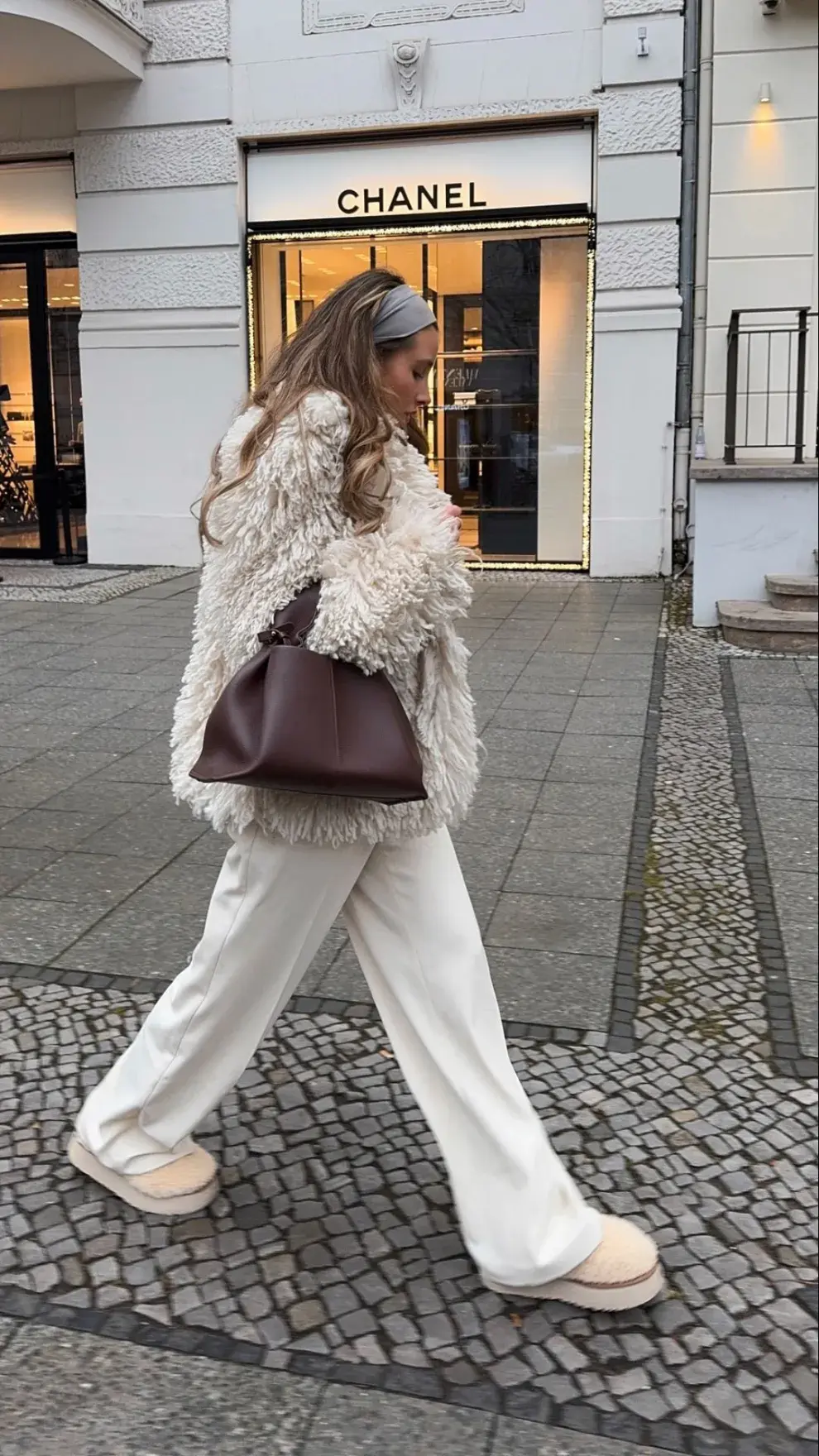 Con abrigos de pelo, puffer o tapados XL. Las botas se adaptan a todos los looks.