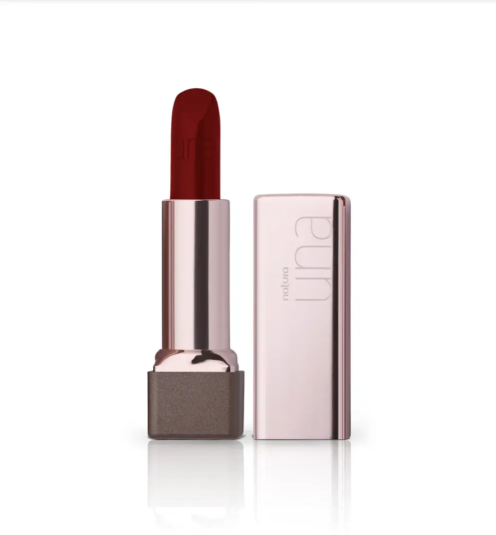 s Natura lanza su nuevo tono del labial CC hidratante: rojo 1. Inspirado en el clásico color, pero con una fórmula innovadora que fue diseñada para adaptarse a diferentes subtonos de piel, logrando ese equilibrio perfecto.