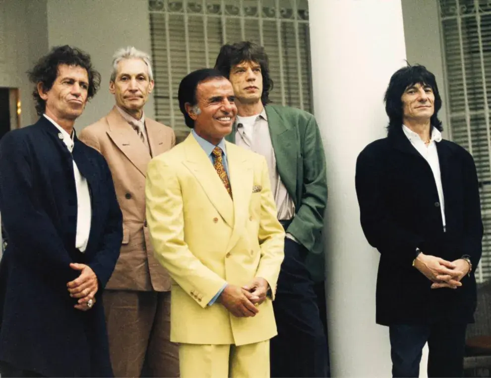 Foto de Carlos Menem junto a los Rolling Stones en febrero de 1995.