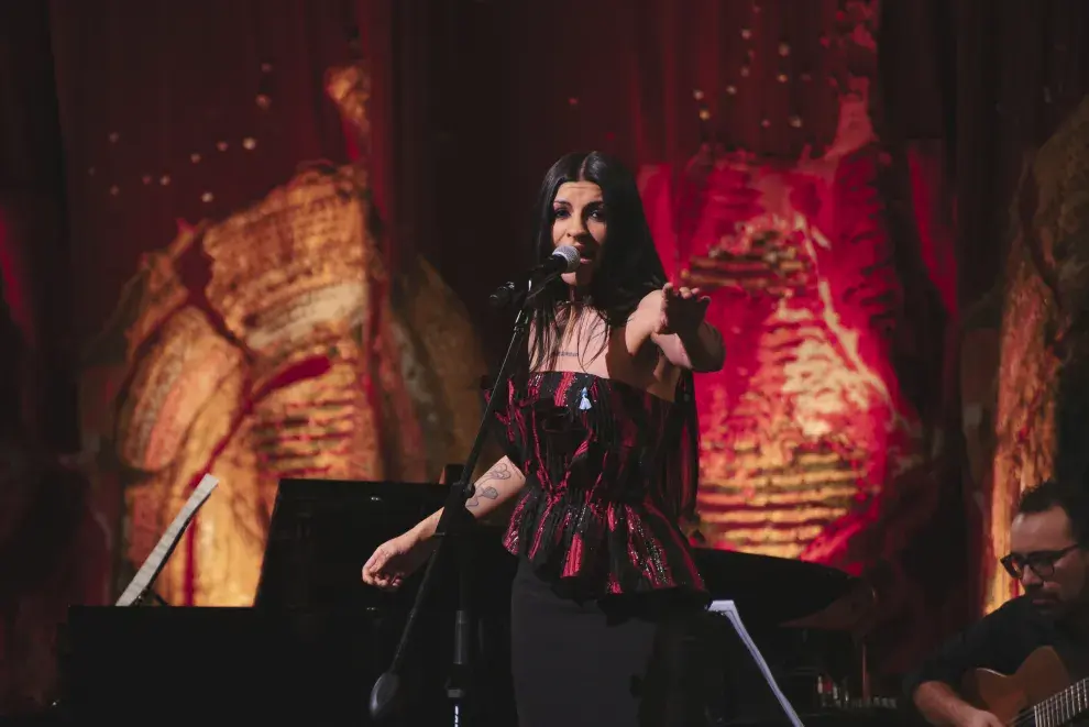 Cazzu en el homenaje a Mercedes Sosa.